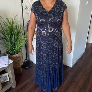Used Cardalite Petite Cocktail long lace dress, Size PL.
